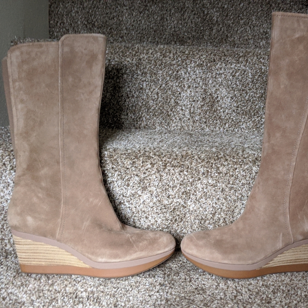 Tsubo Knee High Wedge Boots Size 10